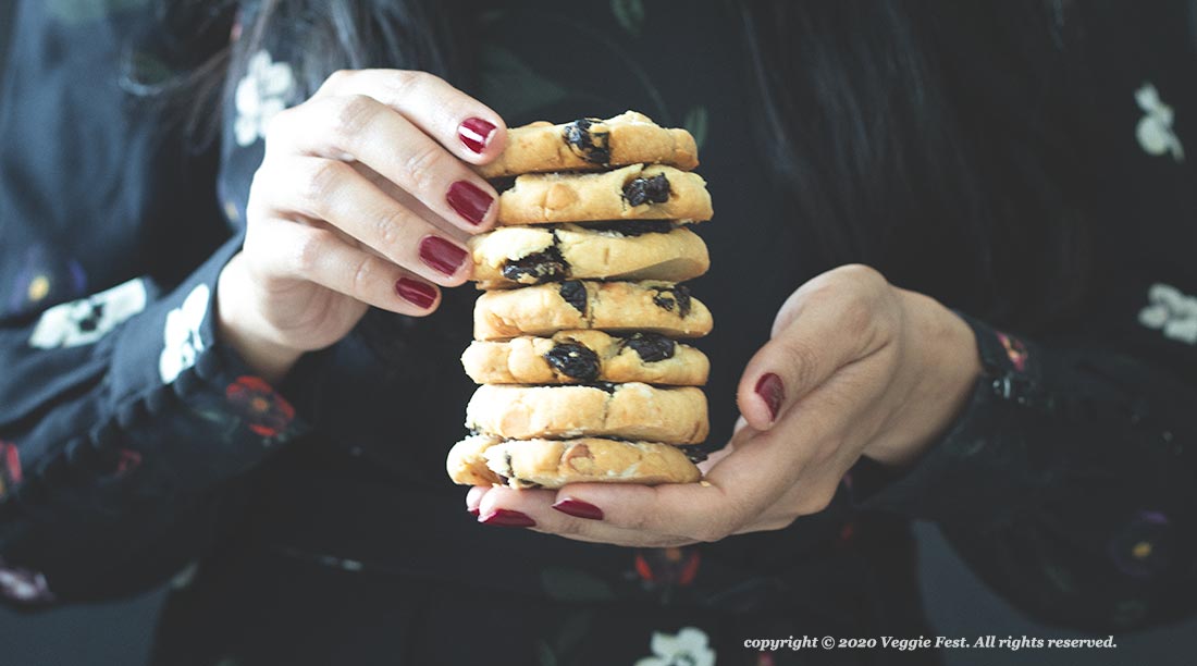 Cherry-Macadamia-Nut-Cookies-wb